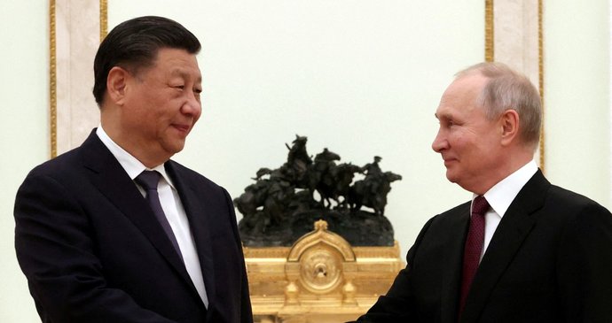 Příslib úkrytu a dohoda o nevydání do Haagu: Co slíbil Si Ťin-pching Putinovi?