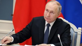 Ruský prezident Vladimir Putin při rozhovoru s čínským prezidentem Si Ťin-pchingem (30. 12. 2022)