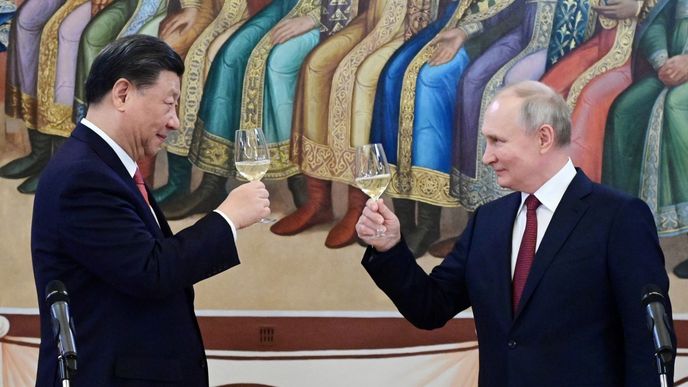 Ruský prezident Vladimir Putin a jeho čínský protějšek Si Ťin-Pching v Moskvě