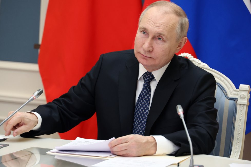 Ruský prezident Vladimir Putin při rozhovoru s čínským prezidentem Si Ťin-pchingem (30. 12. 2022)