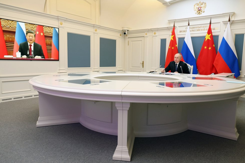 Ruský prezident Vladimir Putin při rozhovoru s čínským prezidentem Si Ťin-pchingem (30. 12. 2022)