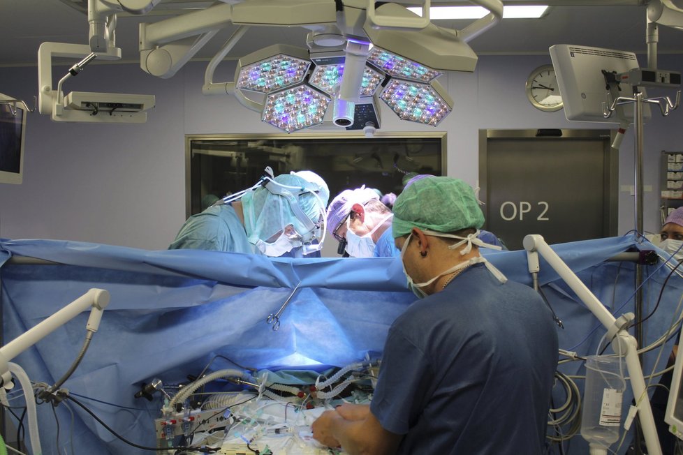 Operace je kritická v oborech porodnictví a vnitřní lékařství.