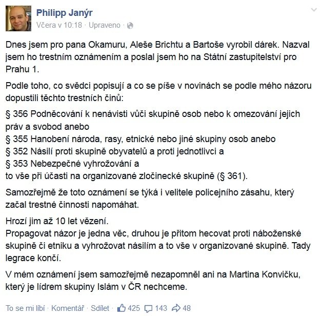 Aktivista Janýr podal trestní oznámení na řečníky demonstrace Bartoše, Okamuru a Brichtu.