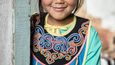 Dívka z národa Oroků, kterému se říká i Uilta. Je jich už jen necelých 300. Nejstarší se narodili na Sachalinu v době, když patřil Japonsku a mají proto dodnes japonská jména.