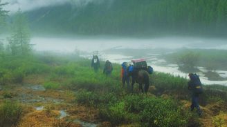 Nic pro pohodlné cestovatele: Trmácení deštivou Sibiří plnou bláta a komárů