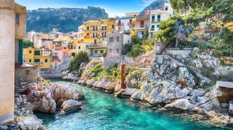 Zapomeňte na Dubaj. Češi se zbláznili do domů v Itálii, na Sicílii jsou jako investoři vyhlášení Zapomeňte na Dubaj. Češi se zbláznili do domů v Itálii, na Sicílii jsou jako investoři vyhlášení