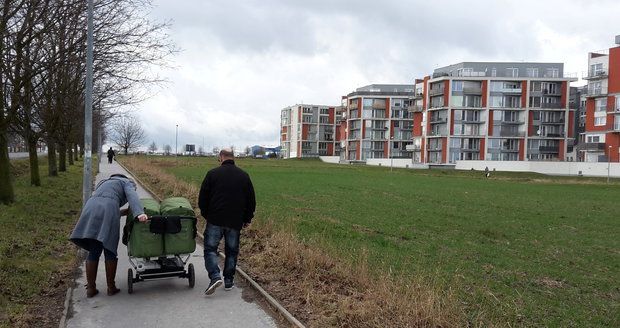 Zápach otravuje lidem na sídlišti život, obzvláště v létě.