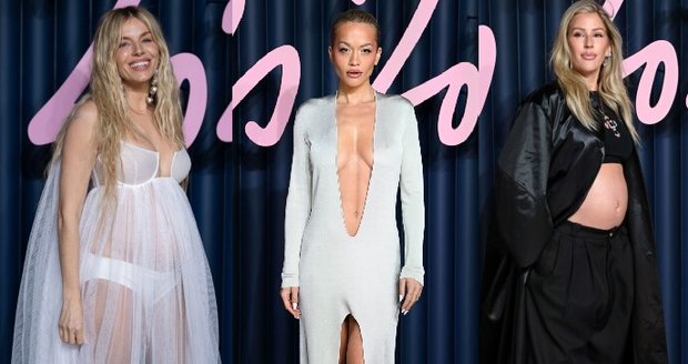 Emma ohromila outfitem od amerického návrháře Willyho Chavarria. Průsvitné šaty z čiré krajky odhalily Siennino bříško.