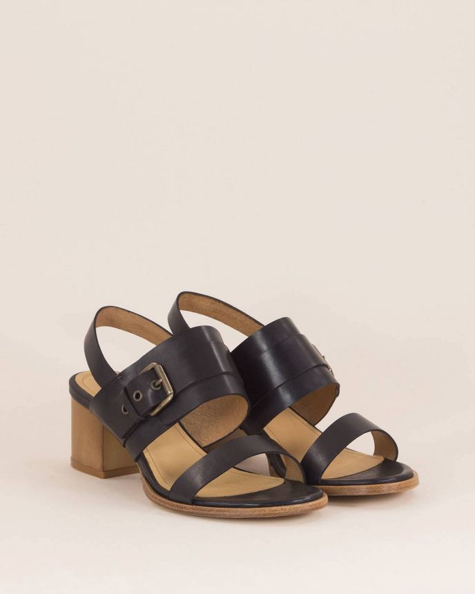 Sandály, Sessún, 235 eur, www.sessun.com