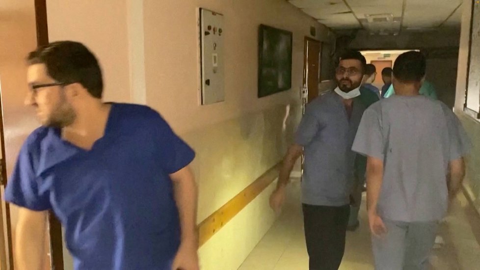 Zásah Izraelců v nemocnici Šífa v Pásmu Gazy (15. 11. 2023)