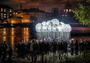 Signal je festival digitální a kreativní kultury. Spojuje současné vizuální umění, městský prostor a moderní technologie. 