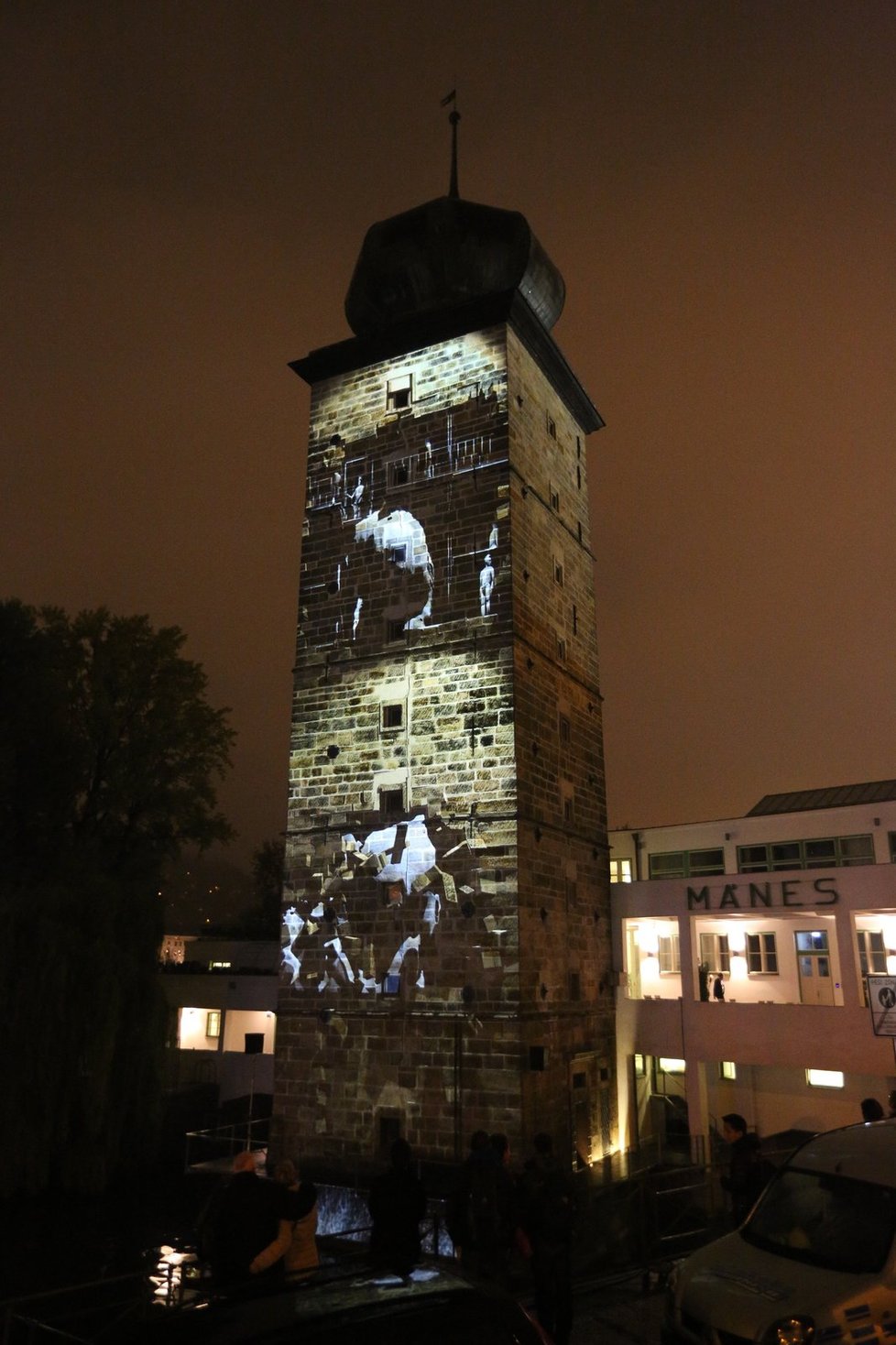 V rámci Signal festivalu Prahu loni rozzářilo 21 světelných instalací.