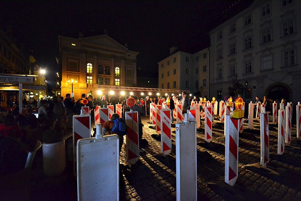 Šestý ročník festivalu světla Signal přišel s řadou novinek. Pražané si je pochvalovali.