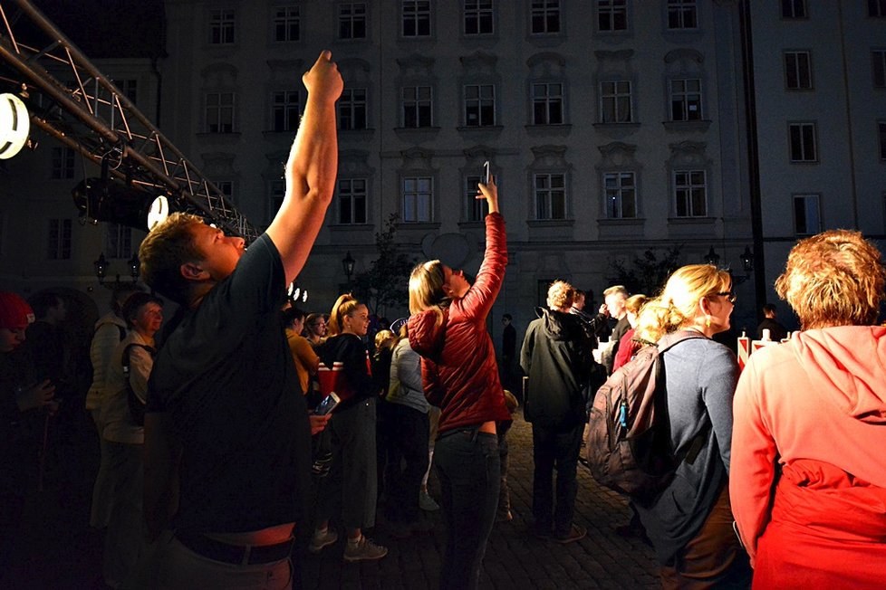 Šestý ročník festivalu světla Signal přišel s řadou novinek. Pražané si je pochvalovali.