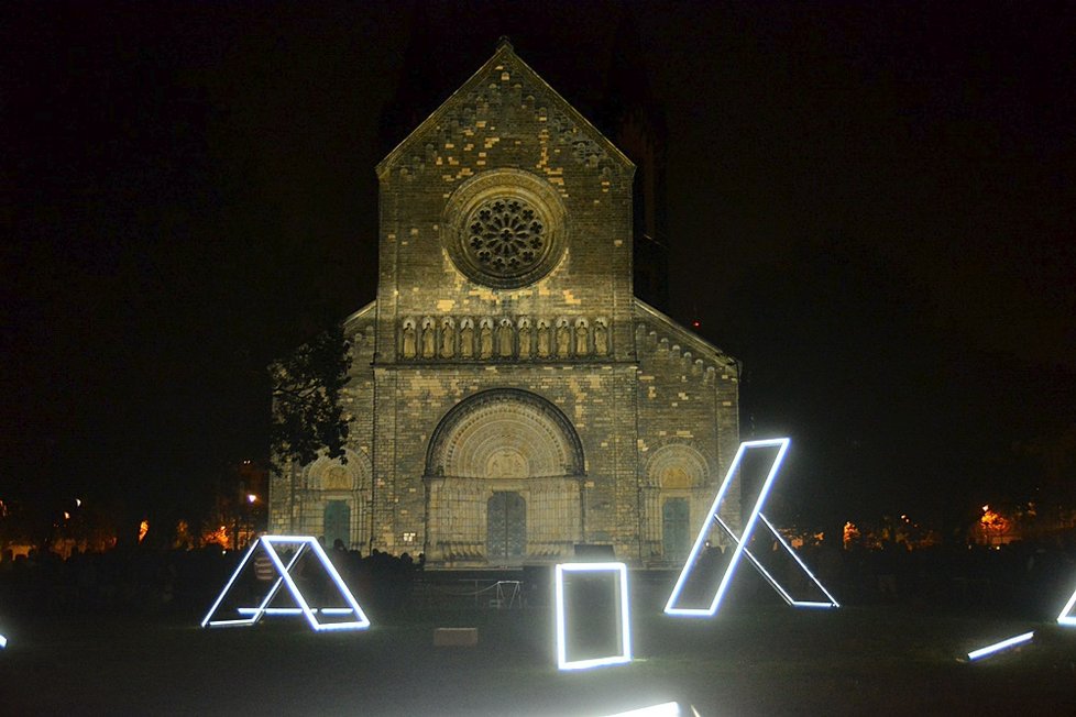 Šestý ročník festivalu světla Signal přišel s řadou novinek. Pražané si je pochvalovali.