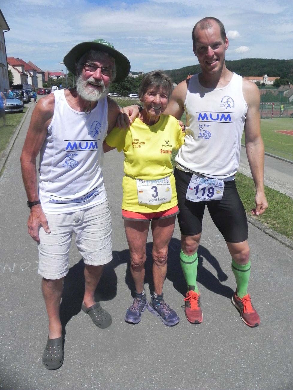 Legenda a jeden z organizátorů akce Tomáš Rusek (vlevo), Sigrid Eichnerová a vytrvalec Michal Krška.