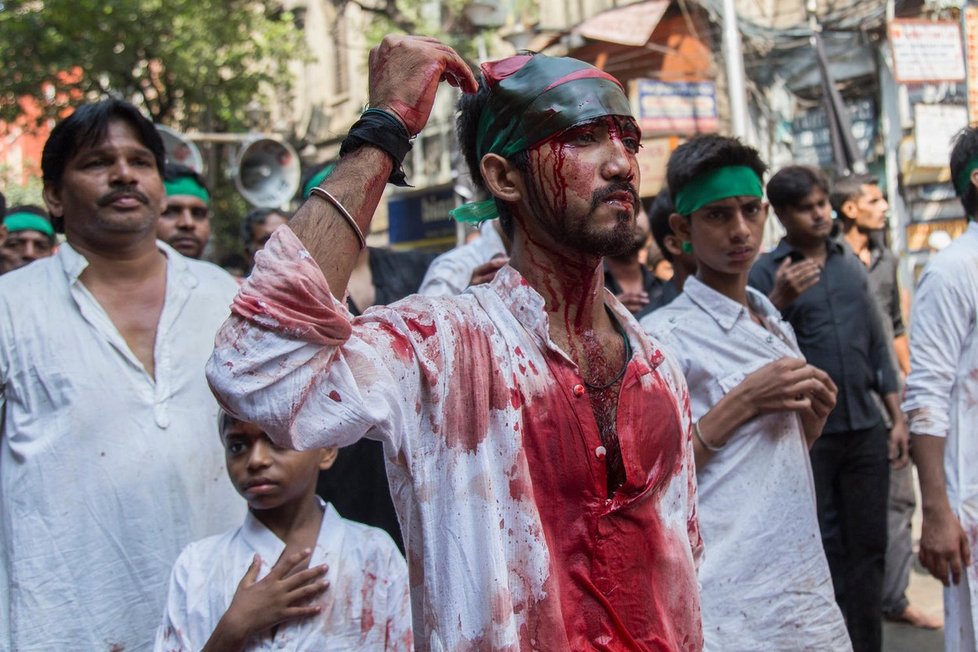 Šíitští muslimové si připomínají násilnou smrt vnuka proroka Mohameda.