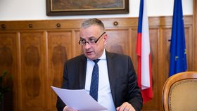 Ministr průmyslu a obchodu Jozef Síkela (za STAN) během rozhovoru pro Blesk