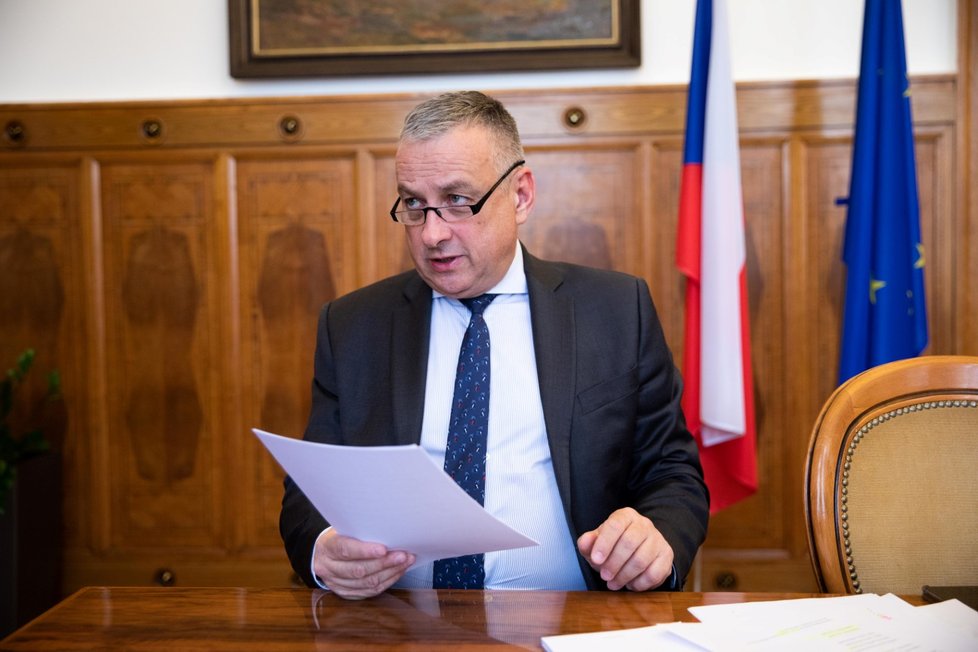 Ministr průmyslu a obchodu Jozef Síkela (za STAN) během rozhovoru pro Blesk