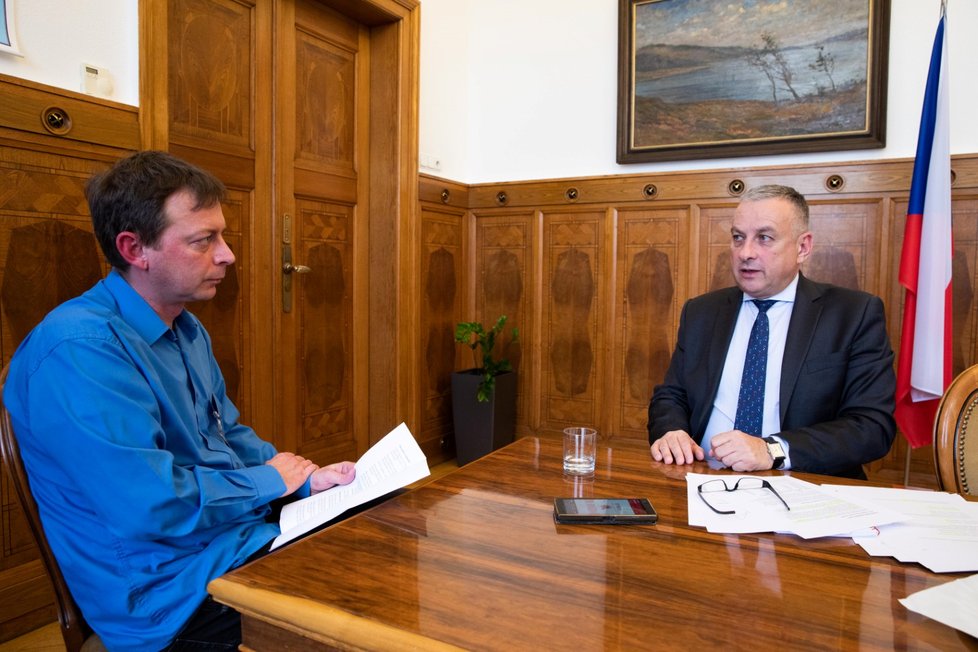 Ministr průmyslu a obchodu Jozef Síkela (za STAN) během rozhovoru pro Blesk (20.3.2023)