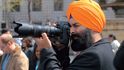Sikhové usazení v západních zemích patří většinou k pracovité střední a vyšší střední vrstvě.