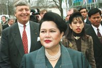Zemřela thajská královna matka Sikirit (†93): „Asijskou Jackie Kennedyovou“ oplakávají davy