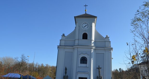 Šikmý kostel je turistickým cílem, krát častěji, než před vydáním knih spisovatelky Karin Lednické.