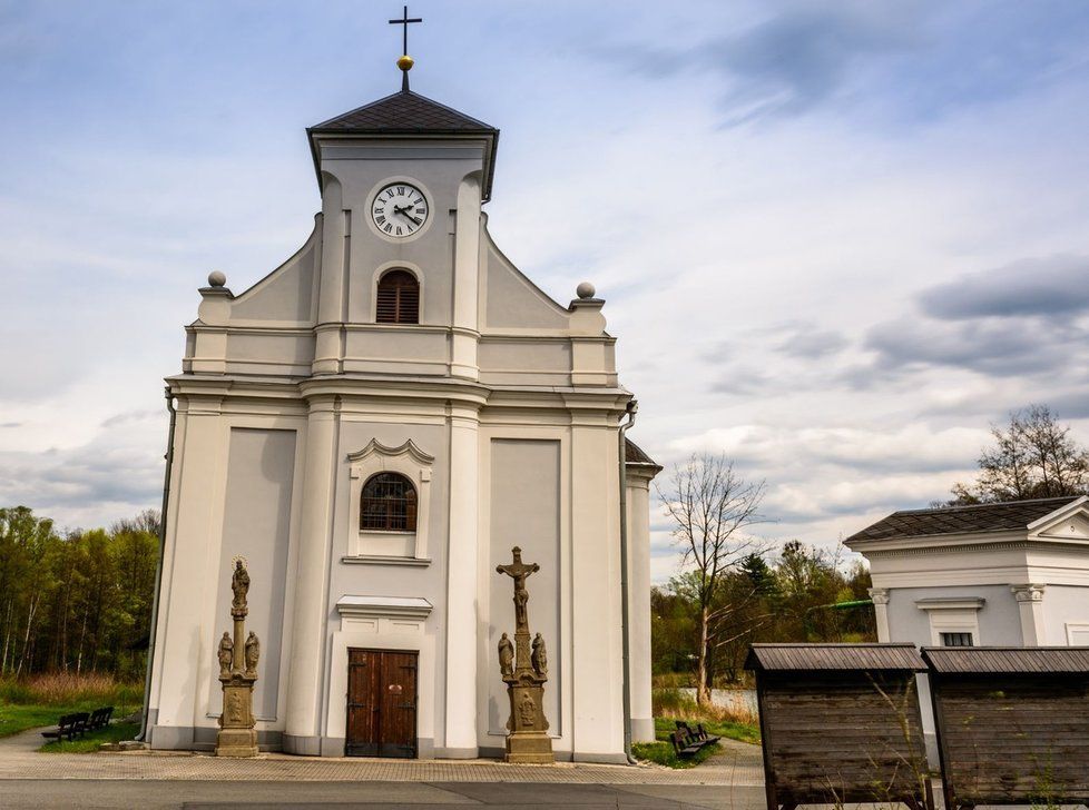 Šikmý kostel Sv. Petra z Alkantary na okraji Karviné je raritou, kterou jinde v ČR nenajdete.