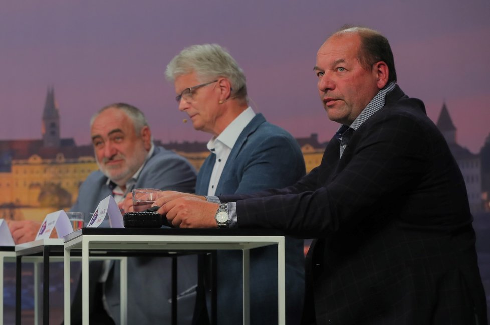 Krajská debata Blesk Zpráv o zemědělství a průmyslu (24. 9. 2020): Zleva Petr Šilar (KDU-ČSL), Herbert Pavera (TOP 09) a Jiří Struček (ČSSD)