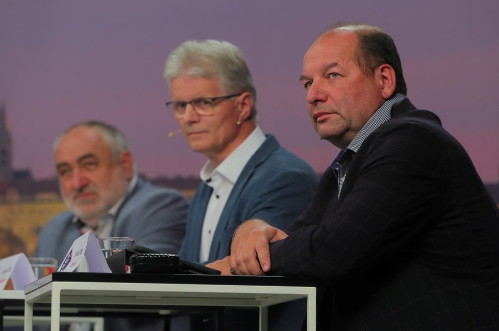 Krajská debata Blesk Zpráv o zemědělství a průmyslu (24. 9. 2020): Zleva Petr Šilar (KDU-ČSL), Herbert Pavera (TOP 09) a Jiří Struček (ČSSD)