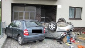 Smrťák v Bystřici: Zaparkovaná auta, která řidič nabořil