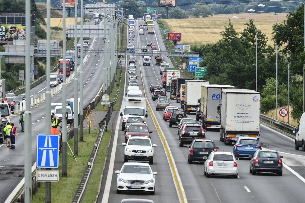 České dálnice by bez mýtného mohly zaplavit kamiony