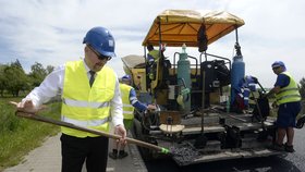 Ministr dopravy Dan Ťok opravuje nejhorší silnice v Česku!