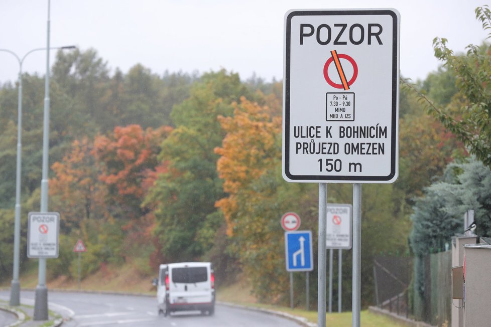 Jaké bude definitivní řešení dopravy mezi Bohnicemi a Trojou? Jasněji bude po víkendu.