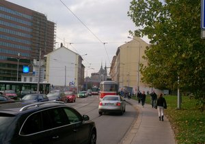 Brněnský magistrát řeší kalamitní dopravní situaci mezi Dornychem a Zvonařkou. Tramvaje přesune jinam.