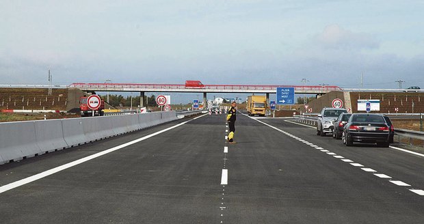 Nebezpečnou křižovatku smrti nahradilo mimoúrovňové křížení.