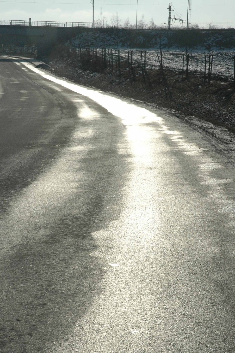 Nehody a úrazy: Tohle všechno může způsobit ledovka.