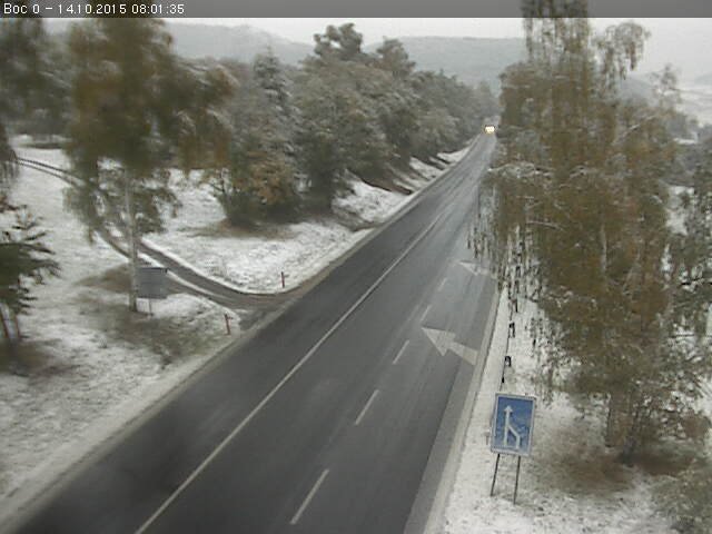 Husté sněžení zaskočilo řidiče v Karlovarském kraji.