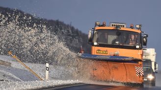 V obřím tendru na údržbu silnic bodují kraje. Jejich firmy snižují ceny o stamiliony