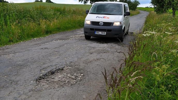 Silnice u Okřešic na Třebíčsku