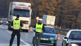 Při silniční kontrole bodl muž (31) policistu injekční jehlou