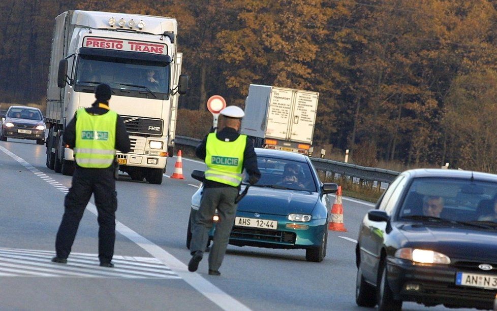 O Velikonocích na silniční bezpečnost v Česku dohlédne zhruba 3000 policistů. Zaměří se zejména na hlavní tahy a kritická místa.