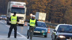 O Velikonocích na silniční bezpečnost v Česku dohlédne zhruba 3000 policistů. Zaměří se zejména na hlavní tahy a kritická místa.