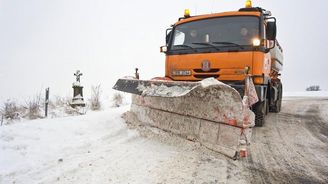 Počasí komplikuje dopravu na horách, některé silnice jsou zavřené