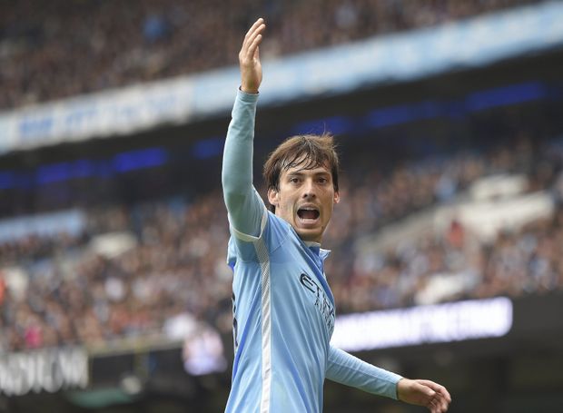 Záložník David Silva bude Manchesteru City pár zápasů kvůli zranění chybět Záložník David Silva bude Manchesteru City pár zápasů kvůli zranění chybět