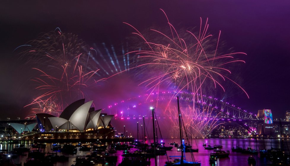 Austrálie vstoupila s velkými ohňostroji do Nového roku