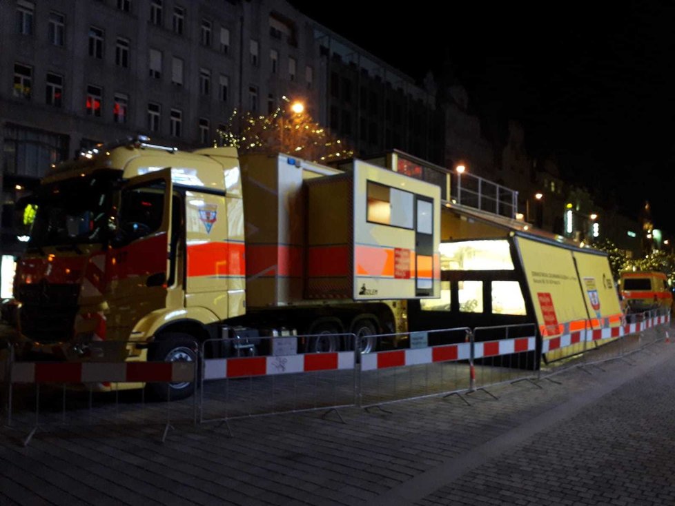 Na Václavském náměstí stojí modul pro hromadná neštěstí Golem