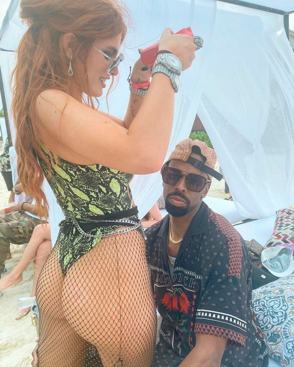 Co dělaly hvězdy na Silvestra? Bella Thorne