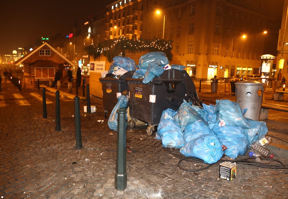 Úklidové čety tentokrát vyrazí do ulic Prahy ve 3 hodiny ráno, situaci může komplikovat sníh.