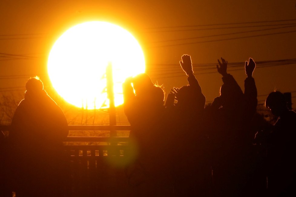 První východ Slunce v roce 2023 v japonské Jokohamě.. (1.1.2023)